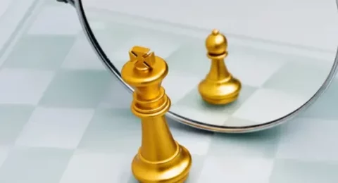 ckupload_20180501213137_chess_king_imagines_self_as_pawn (1)